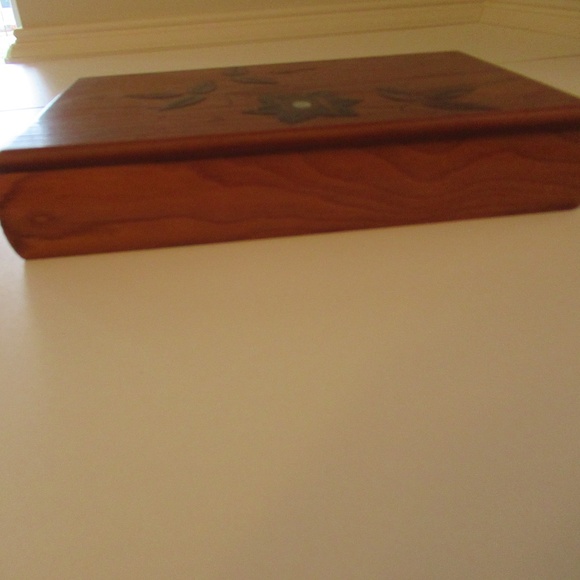 Hand Carved Wood Keepsake, Jewelry box with lid - Picture 2 of 10